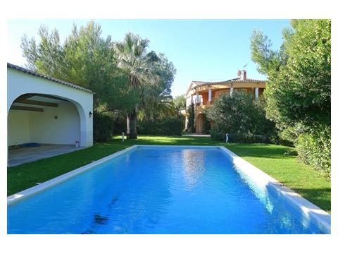 Villa kaufen in Sainte-Maxime, 2.100 m² Grundstück, 275 m² Wohnfläche, 7 Zimmer