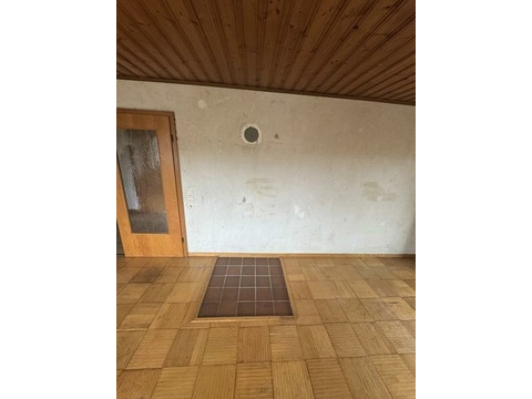 18 Wohnzimmer mit Platz für Kaminofen oder Kachelofen
