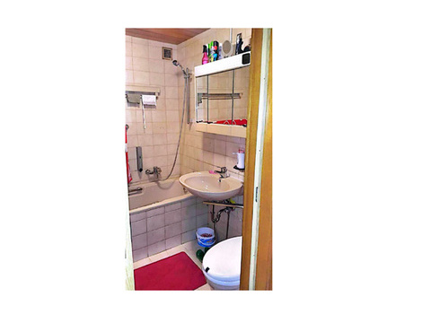 Badezimmer erste Wohneinheit